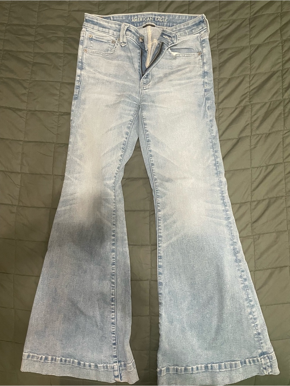 Women’s American Eagle Outfitters Light Blue Flare Jeans size 6